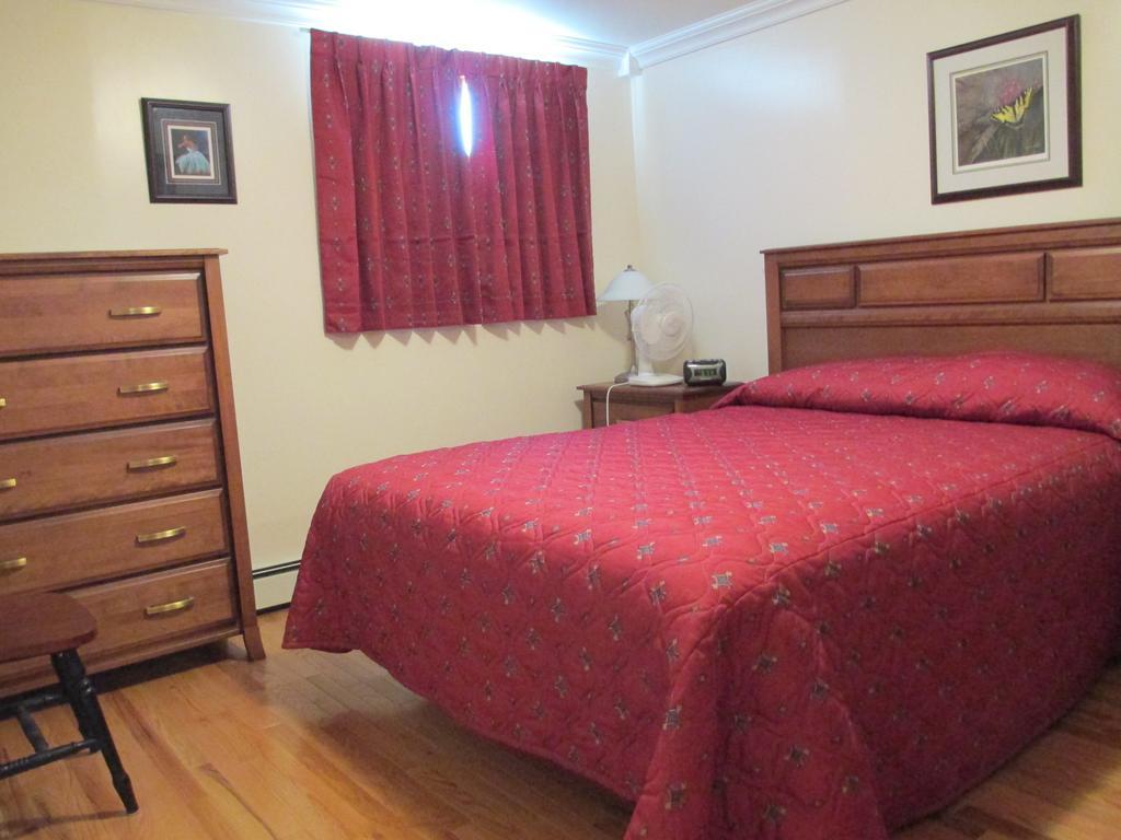 Comerford'S Ocean View Suites Holyrood Quarto foto